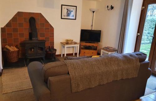 Llangybi Casa | Ty Twt