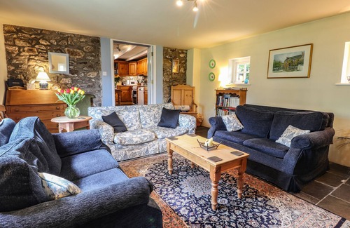 Newport Cabaña | TYDDYN BACH, family friendly in Newport, Pembrokeshire