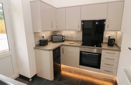 Llanystumdwy Cabaña | TYDDYN SIANEL - DERW, romantic, country holiday cottage in Criccieth