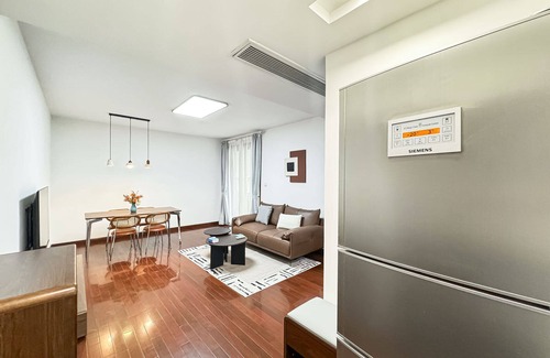 Changning Apartamento | Tyms 2BR with Kitchen 5min to Metro