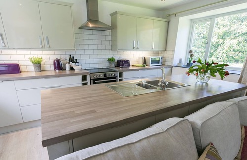 Bodorgan Cabaña | Tyn Llidiart - a remote that sleeps 3 guests in 2 bedrooms