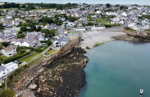 Moelfre Casa | Tyn Lon, Moelfre, A Traditional Welsh Home By The Coast Pass the Keys