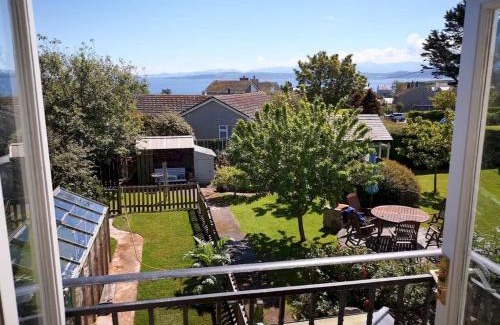 Moelfre Casa | Tyn Lon, Moelfre, A Traditional Welsh Home By The Coast Pass the Keys