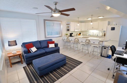 Parker Condominio | Tyndall Paradise - An All-Inclusive Waterfront Condo for Traveling Professionals