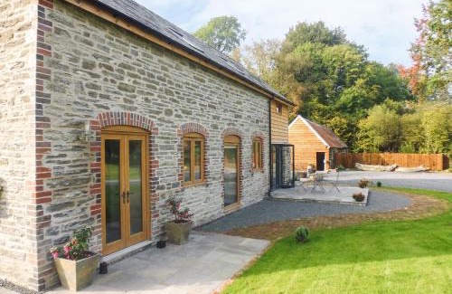 Llanbadarn Fynydd Casa | Tynddol Barn