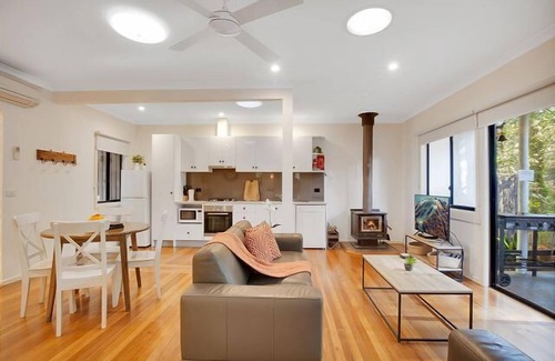 Bright Apartamento | Tyntynder Garden Cottage 2