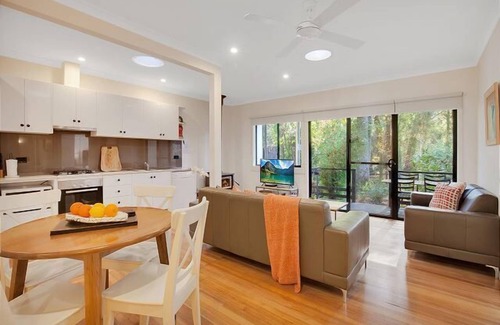 Bright Apartamento | Tyntynder Garden Cottage 2