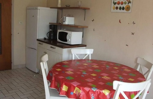Fougerolles Cabaña | Casa típica tranquila con chimenea y garaje