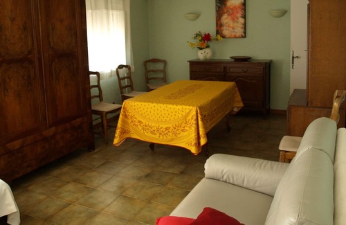 Generac Casa | Ambiente típico de la Camarga: sol, calma, piscina profunda, independencia