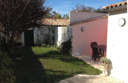 Loix Casa | Typical, completely renovated Réthaise house