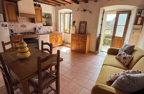 Cagnano Casa | Typical Corsican village house. In the heart of the village. 5 min from the beach