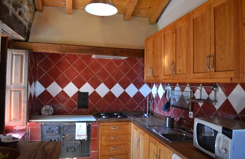 Alceda Casa | Vivienda típica del valle del Pas ubicada en una finca de verdes pastizales
