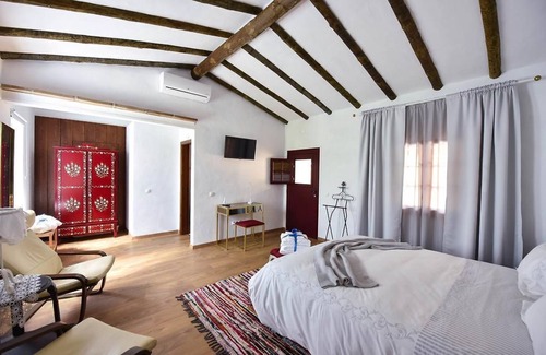 Bencatel Otro | Typical house in Vila Viçosa. W/kitchen, living room, pool, games room, barbecue