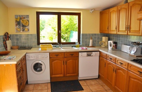 Anglars-Nozac Casa | Typical Lotoise house set in lush greenery with private pool.