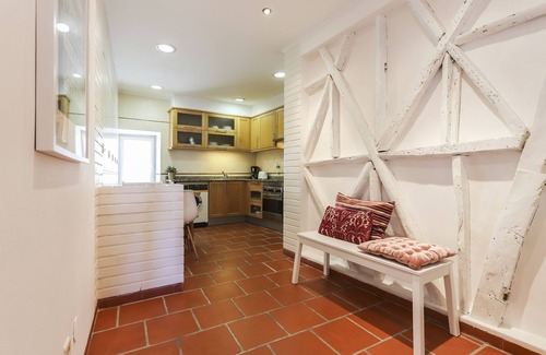 Sao Cristovao e Sao Lourenco Apartamento | Typical Mouraria by Homing