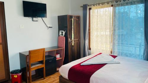 Sauraha Hotel | Typical Nepali Kitchen - No Pizza - No Pasta - No Problem !!