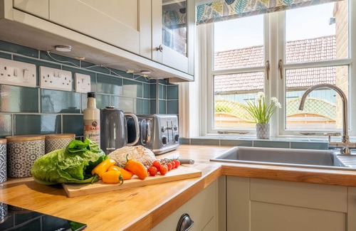 Helhoughton Apartamento | Típica casa de campo de ladrillo y sílex de Norfolk, acogedora y cómoda.
