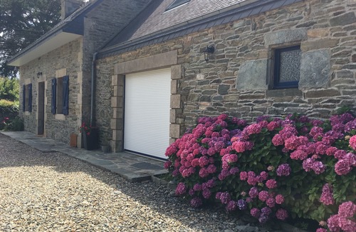 Plestin-les-Greves Casa | Typical renovated granite house, 300 m from Les Curés beach
