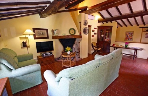 Ferretto Otro | Típica casa de campo rústica con piscina.