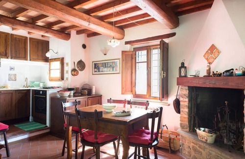 Saturnana Casa | Casa típica de la Toscana en las colinas, en un pequeño pueblo medieval