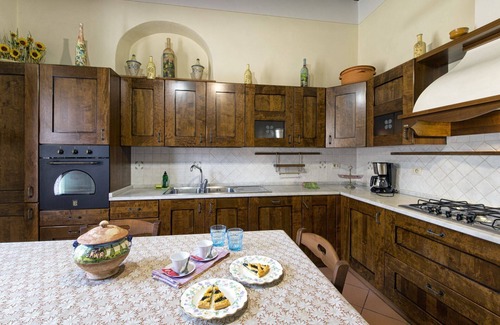 Cortona Villa | La antigua villa Leopoldina en el corazón de la Valdichiana, Cortona, se encuentra a pocos kilómetros de distancia. 16 camas, más