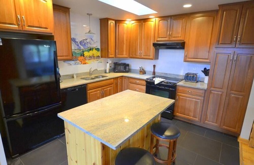 Carriage Hills Casa | Tyrolean - 4 bedroom home with Hot Tub
