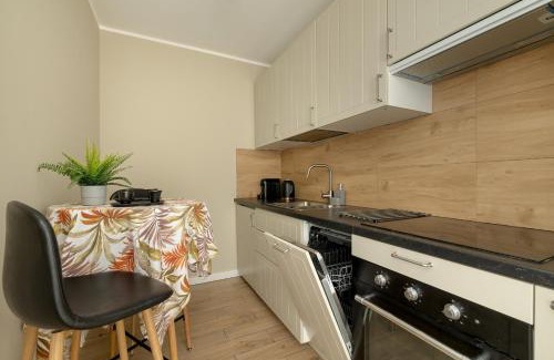 Katowice Apartamento | Tysiąclecia Studio Apartament z balkonem i darmowym parkingiem by Noclegi Renters