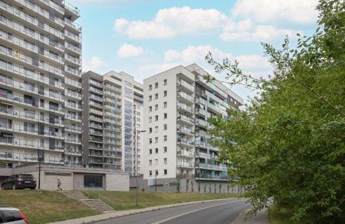 Katowice Apartamento | Tysiąclecia Studio Apartament z balkonem i darmowym parkingiem by Noclegi Renters