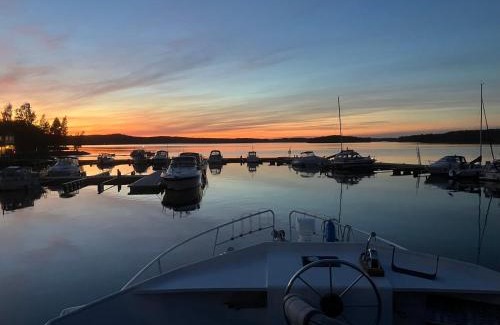 Vaaksy Alquiler De Eote | Tyylikäs jahti Vääksyn kanavan lähellä