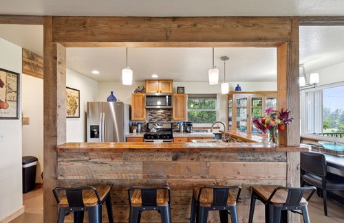 University District Apartamento | U-District Duplex w/ Rooftop Deck, Near Downtown & UMT