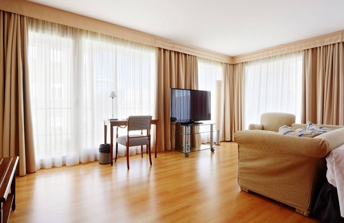 Romareda Hotel | U Hotel Villa - Gomá