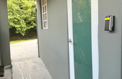 Puerto Nuevo Apartamento | Uber to Bad Bunny Concert! Modern Studio near Choli