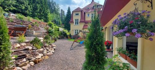 Svoboda nad Upou Apartamento | Ubytování v soukromí - Apartmán MERAN