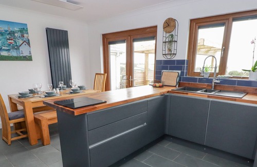 Llanfyrnach Cabaña | UCHELDIR, pet friendly, country holiday cottage in Llanfyrnach