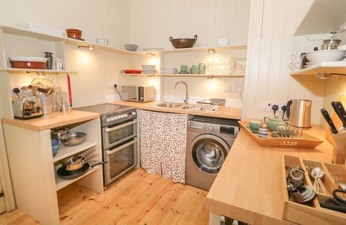 Corwen Cabaña | UCHELDREF, pet friendly, character holiday cottage in Corwen