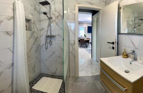 Secovlje Apartamento | Udobje ob poti Parenzane - Via Parenzana Trailside Comfort