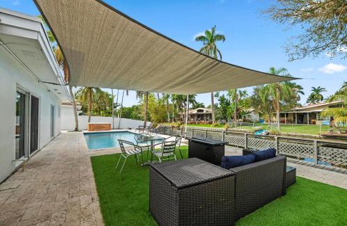 Ojus Casa | Uhost AI - Luxurious 5B Home w Pool & Lounge