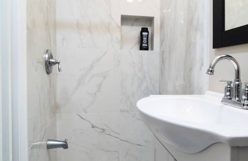 Spruce Hill Apartamento | Uinn- At UPenn-1A；Living inside the UPenn campus. with WiFi, AC.
