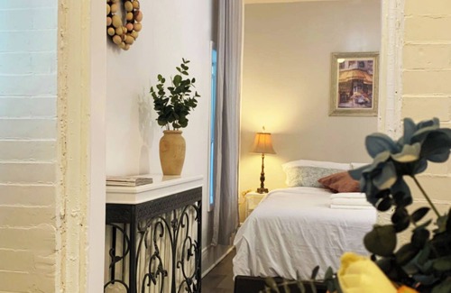 Spruce Hill Apartamento | Uinn- At UPenn-1A；Living inside the UPenn campus. with WiFi, AC.