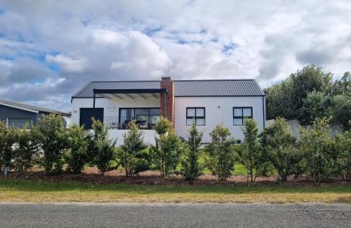 Pearly Beach Casa | Uitwaaien Beach Cottage