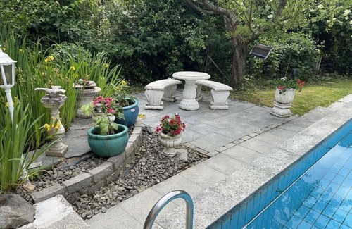 Suggental Casa | Retiro moderno con vista a la piscina