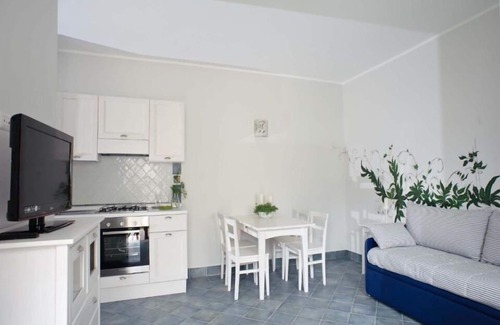 Villammare Apartamento | Ulivo Apartment in the Residence le Ruve Bianche with swimming pool and private beach