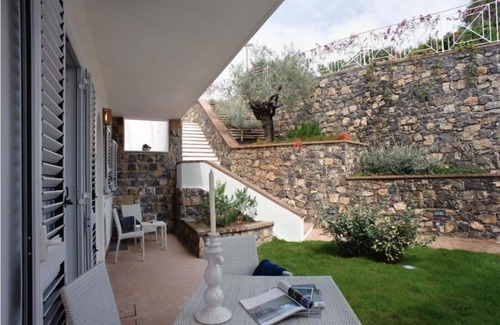 Villammare Apartamento | Ulivo Apartment in the Residence le Ruve Bianche with swimming pool and private beach