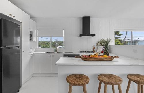 Ulladulla Casa | Ulladulla Beach House - steps to Racecourse Beach