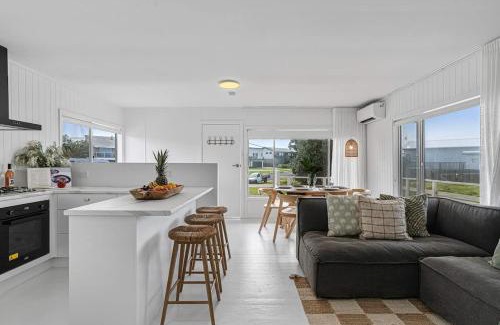 Ulladulla Casa | Ulladulla Beach House - steps to Racecourse Beach