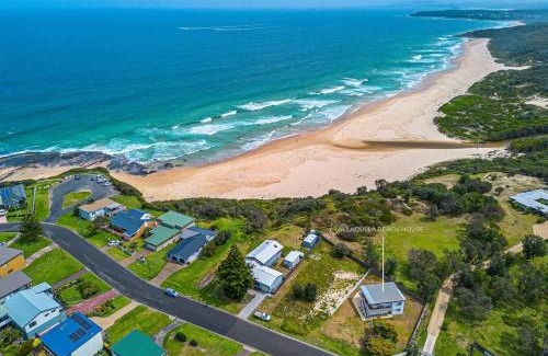 Ulladulla Casa | Ulladulla Beach House - steps to Racecourse Beach