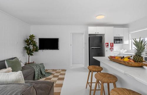 Ulladulla Casa | Ulladulla Beach House - steps to Racecourse Beach