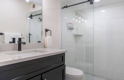 Steamboat Springs Hotel | Ultimate Adventure in Colorado! Three Serene Units, Near Ski Lifts, Free Shuttle Service, Hot Tub, Jacuzzi, Free Parking!