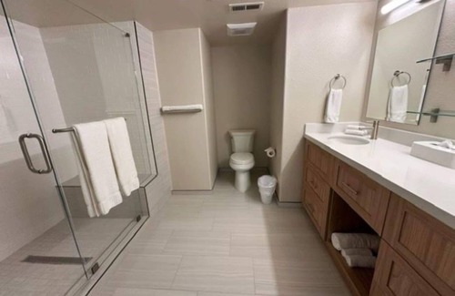 Capistrano Beach Complejo | Ultimate Beach Getaway! 2 Modern Units, Pool, Parking, Steps to the Beach!