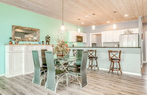 Gilchrist Casa | Ultimate | Beachfront | Sunset Views | Sleeps 16